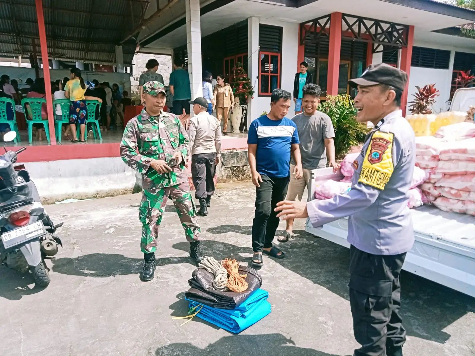 Gerakan Pangan Murah Jelang Nataru, Polsek Remboken Pastikan Situasi Aman dan Terkendali